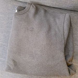 Worn a couple times xxl Champion pull over sweater